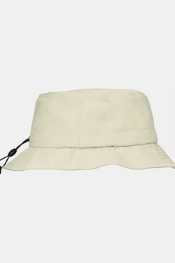 Chapeau à bord moyen pour protéger visage, nuque et oreilles. Ajustable grâce à un cordon élastique pour un maintien optimal.