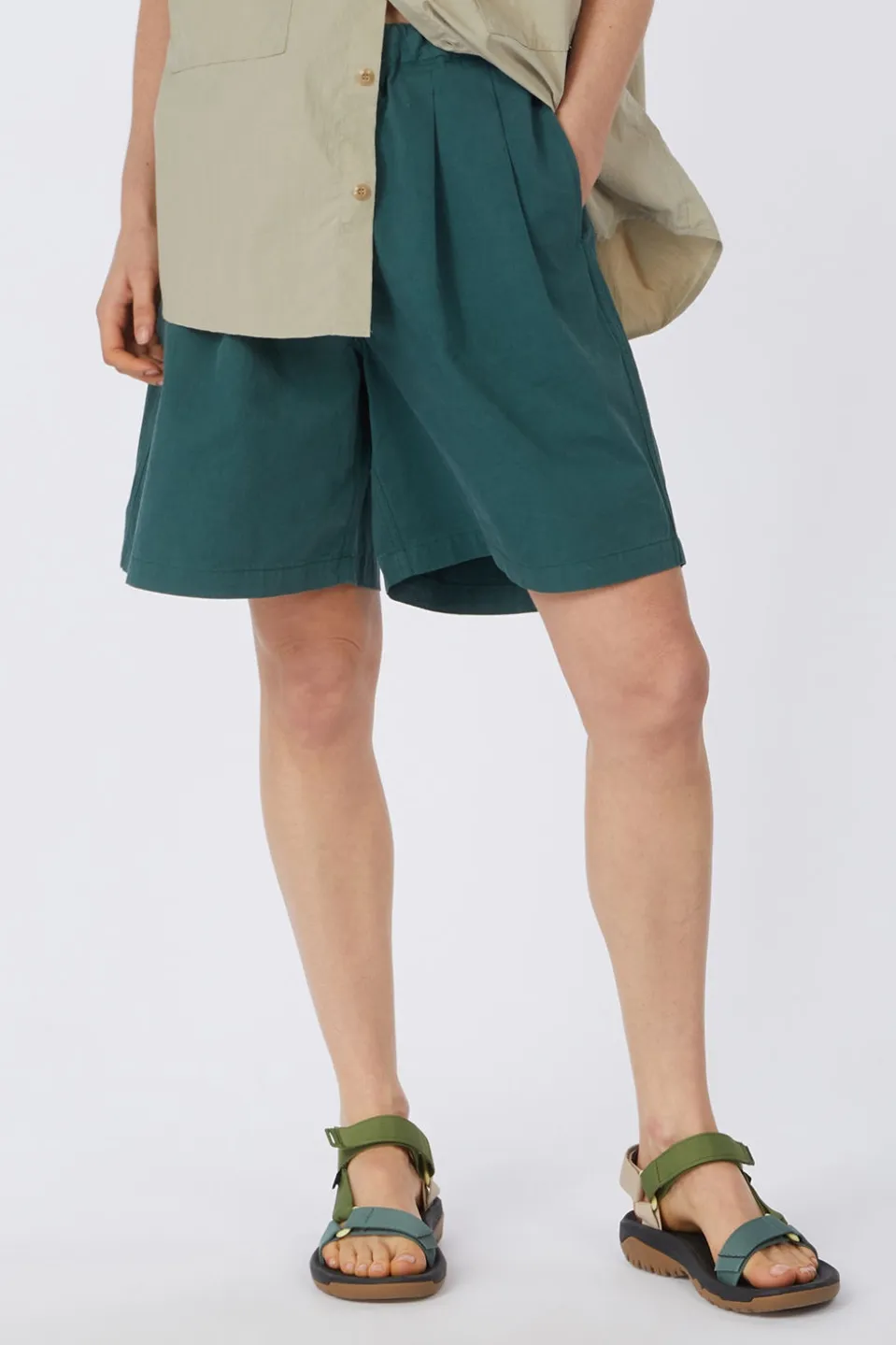 Short Two Tuck Wide Half Pants