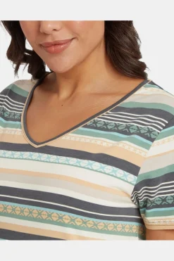T-Shirt Neha V-Neck Tee