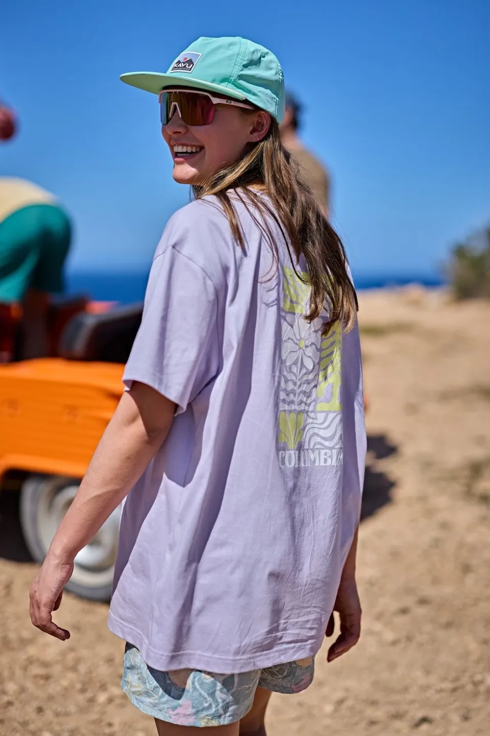 T-Shirt Rolling Bend™ Graphic Oversized Tee